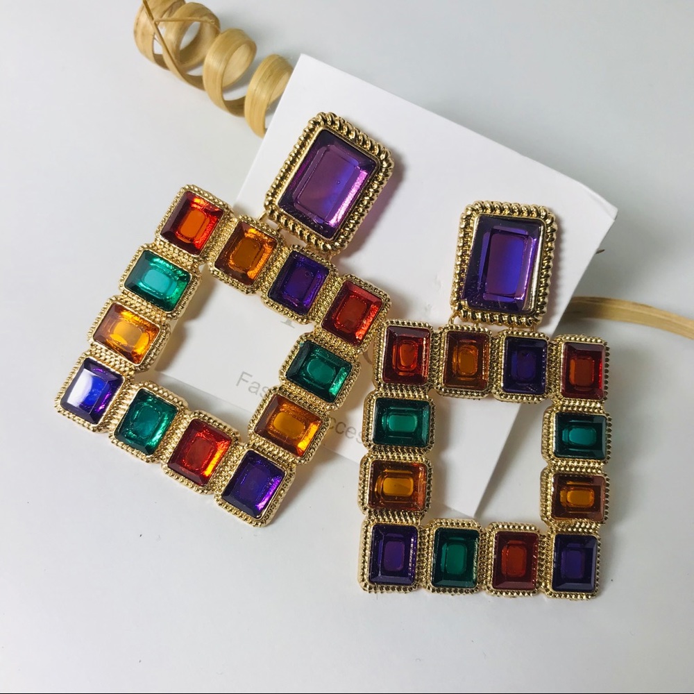 Gold statement earrings - Picture 2 of 8